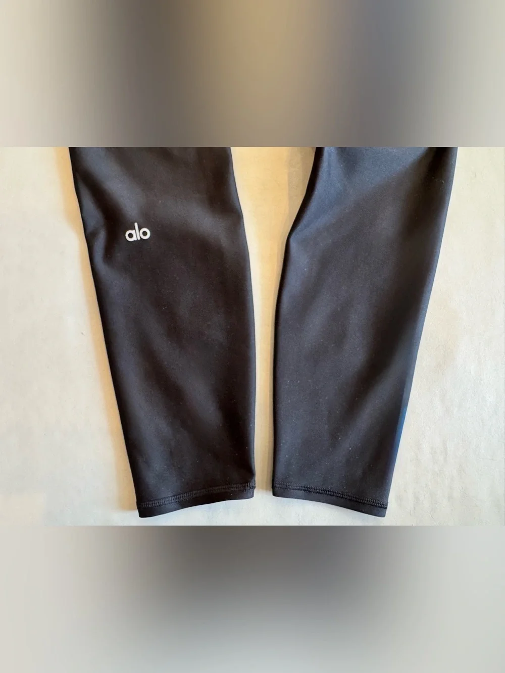 ALO Yoga 7/8 High-Waist Airlift Legging (Size M)